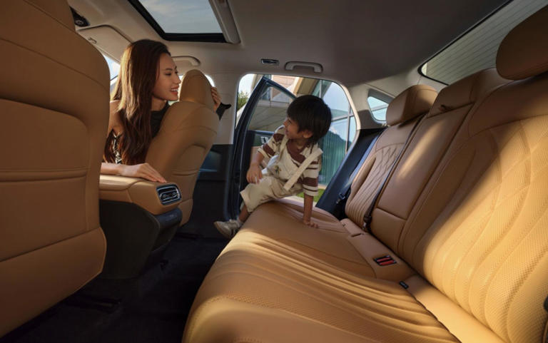 新一代国民电混家轿来袭！市区油耗2L，续航1700km，6.88万起