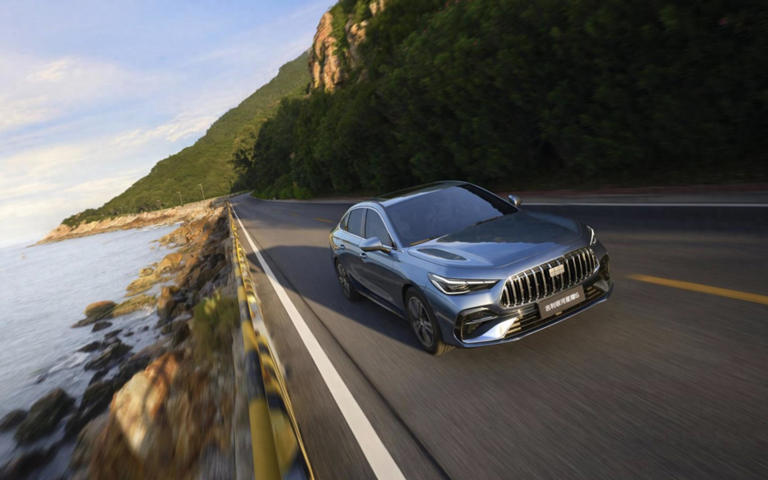 新一代国民电混家轿来袭！市区油耗2L，续航1700km，6.88万起