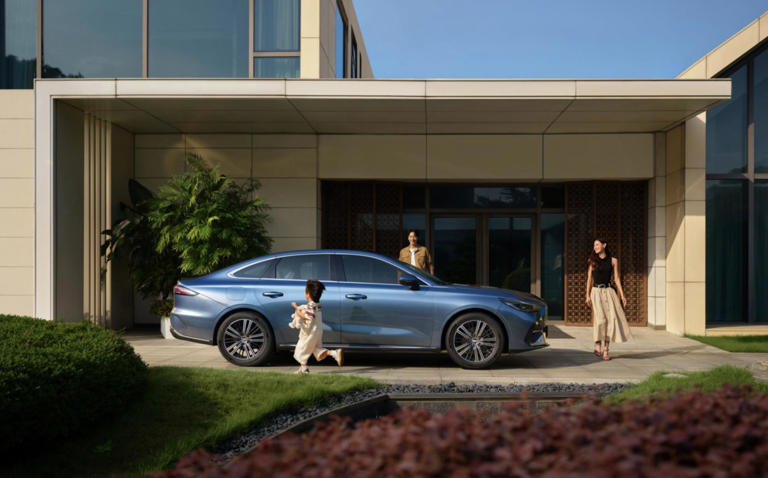 新一代国民电混家轿来袭！市区油耗2L，续航1700km，6.88万起