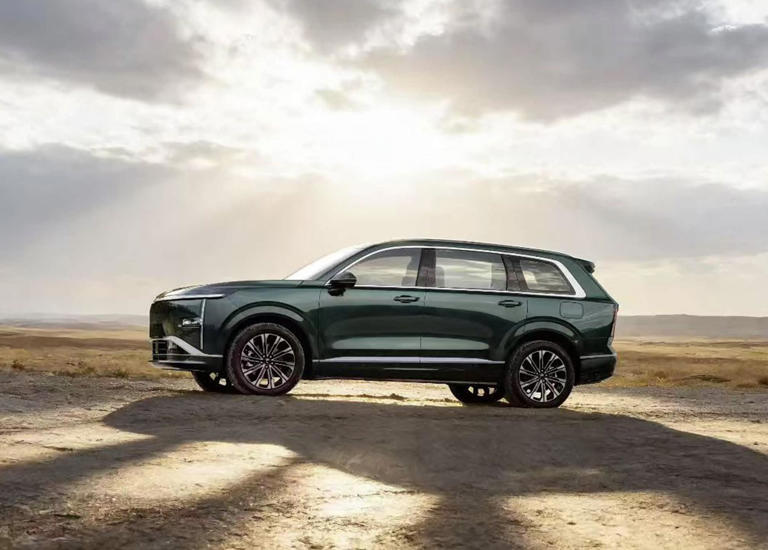 五菱高颜值纯电SUV，5/6座布局，续航280km，采用“凌空美学”