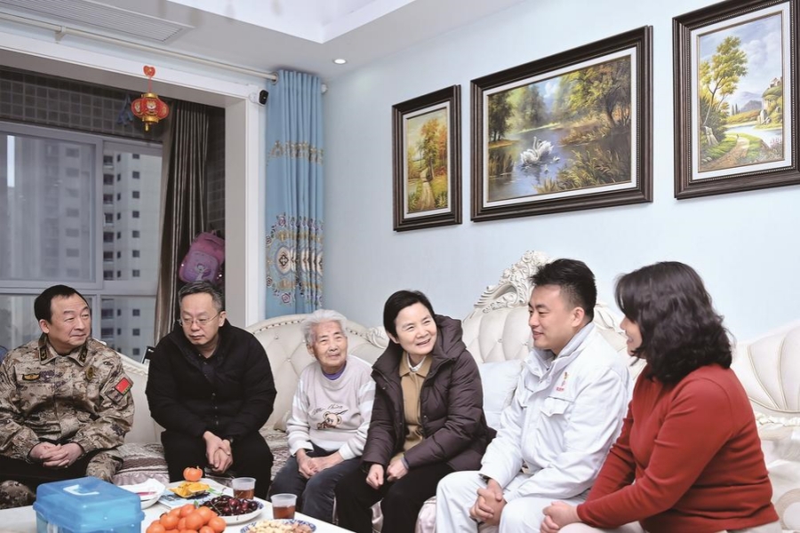 走访慰问送关怀 拥军优属暖人心