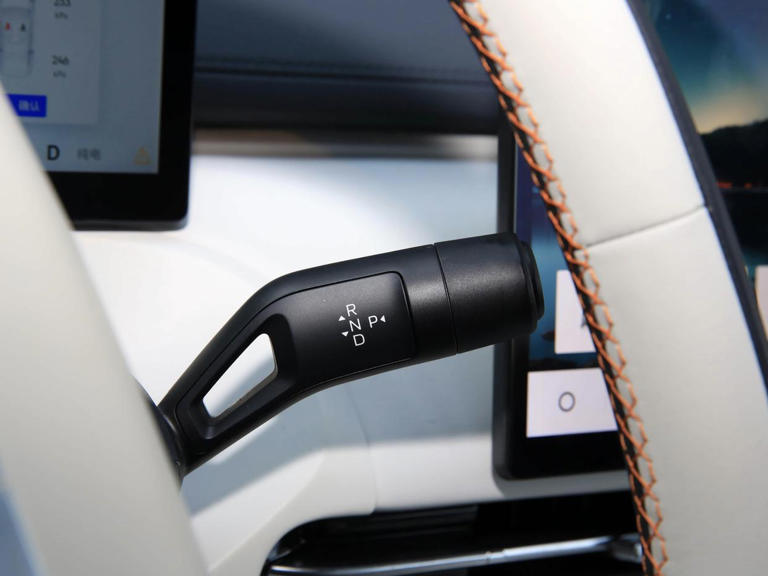 吉利高颜值SUV，雷神EM-i混动+千里浩瀚H3