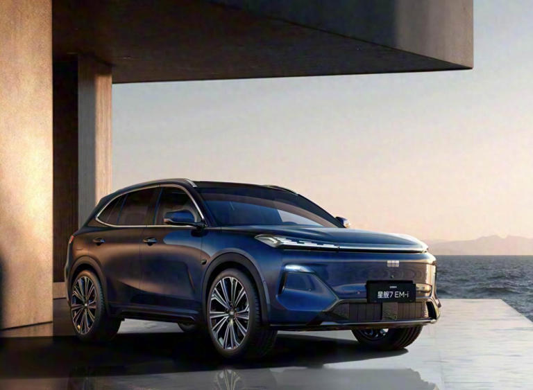 吉利高颜值SUV，雷神EM-i混动+千里浩瀚H3