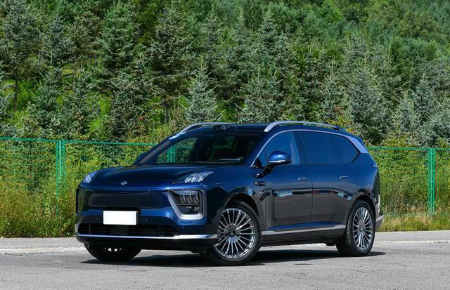 这款增程版大型SUV适合家庭用车！六座布局+800V超充，配双腔空悬