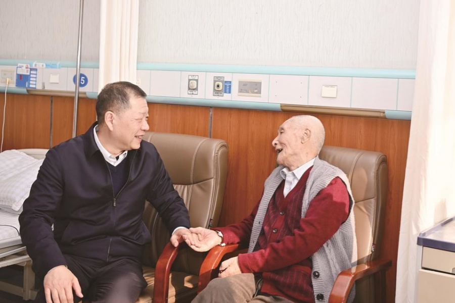 公司在十堰武汉基地开展新年慰问