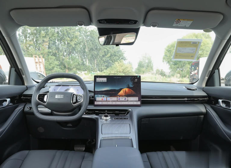 吉利全新纯电SUV上市，不足11万起，外观靓续航超600公里