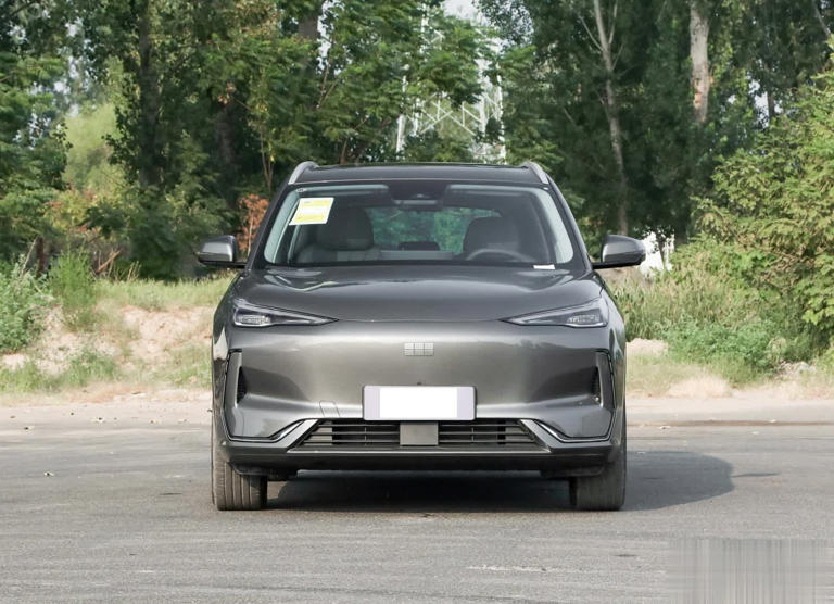 吉利全新纯电SUV上市，不足11万起，外观靓续航超600公里