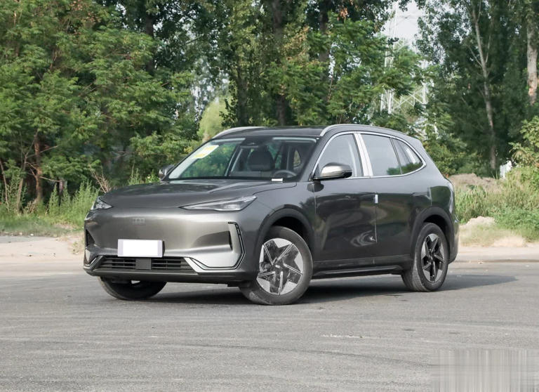 吉利全新纯电SUV上市，不足11万起，外观靓续航超600公里