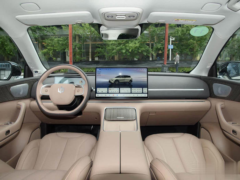 全新增程式中型SUV上市！不足15万配激光雷达，用全域800伏架构