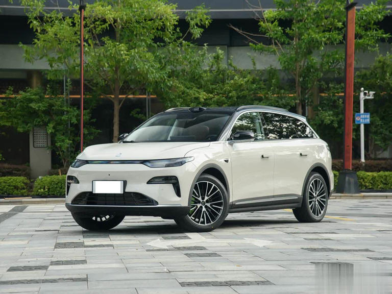 全新增程式中型SUV上市！不足15万配激光雷达，用全域800伏架构