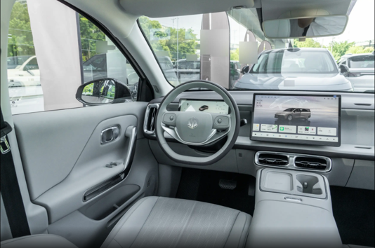 简评零跑B01：650km续航+宁德时代，标配8295芯片