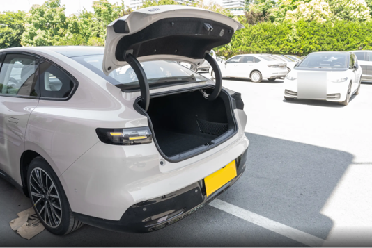 简评零跑B01：650km续航+宁德时代，标配8295芯片