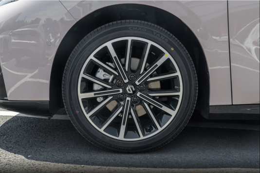 简评零跑B01：650km续航+宁德时代，标配8295芯片