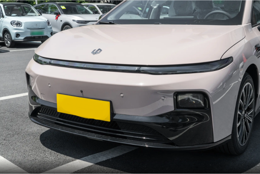 简评零跑B01：650km续航+宁德时代，标配8295芯片