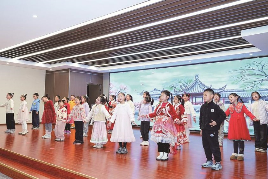 解职工急难愁盼 护职工子女成长