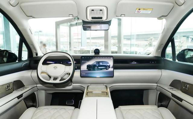 可选6／7座，纯电续航635km，全尺寸SUV蔚来ES8能买吗？