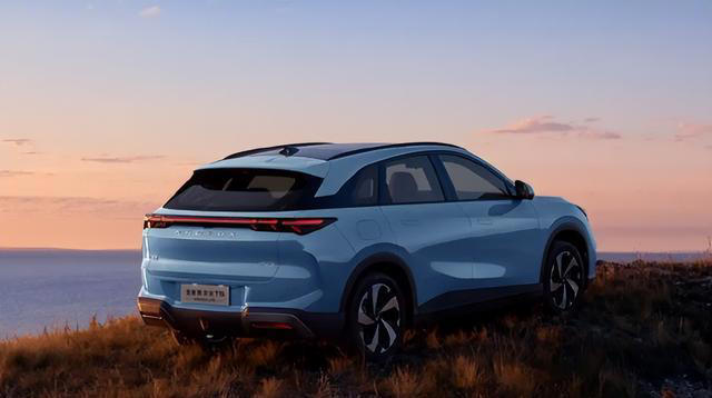 优缺点明显12万买深蓝S05还是极狐阿尔法T5？