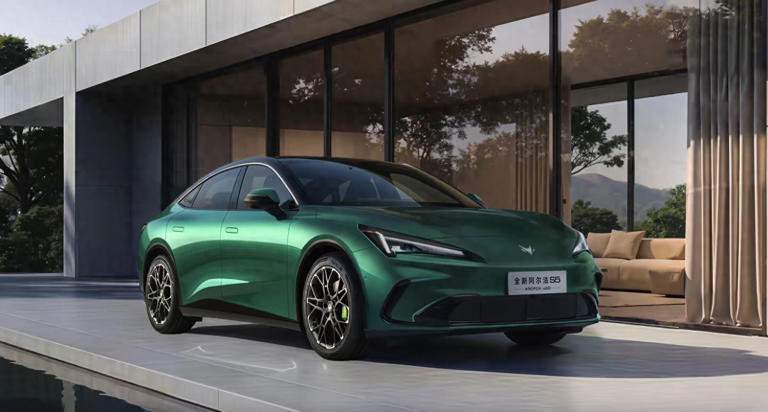 极狐S5增程版官图发布,200kW电机+175km纯电续航值得买吗? 极狐S5增程版官图发布,200kW电机+175km纯电续航值得买吗?