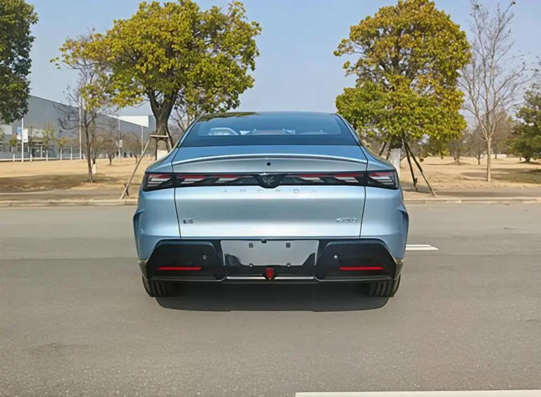 极狐S5增程版官图发布,200kW电机+175km纯电续航值得买吗? 极狐S5增程版官图发布,200kW电机+175km纯电续航值得买吗?