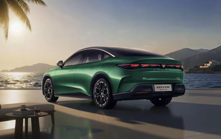 极狐S5增程版官图发布,200kW电机+175km纯电续航值得买吗? 极狐S5增程版官图发布,200kW电机+175km纯电续航值得买吗?