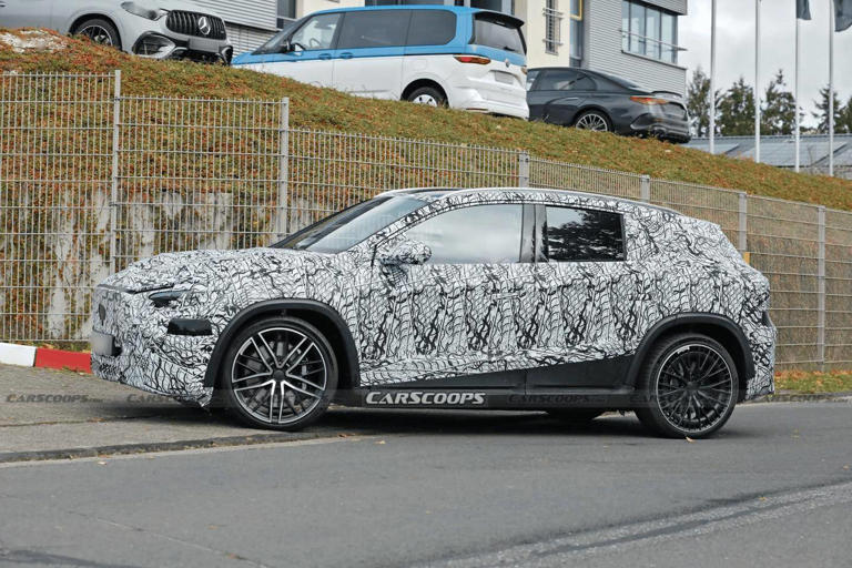 奔驰新一代GLA谍照来袭！纯电混动双布局，直面宝马X1等劲敌挑战