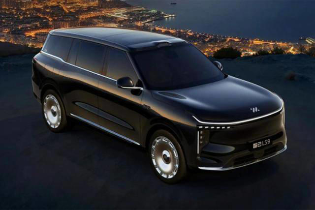 智己LS9Hyper登场：三电机四驱加持，探照灯地暖打造豪华新体验