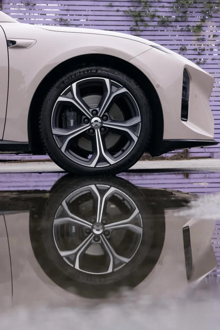 一位有温度的伙伴——试驾蔚来ET5TCARREVIEWS