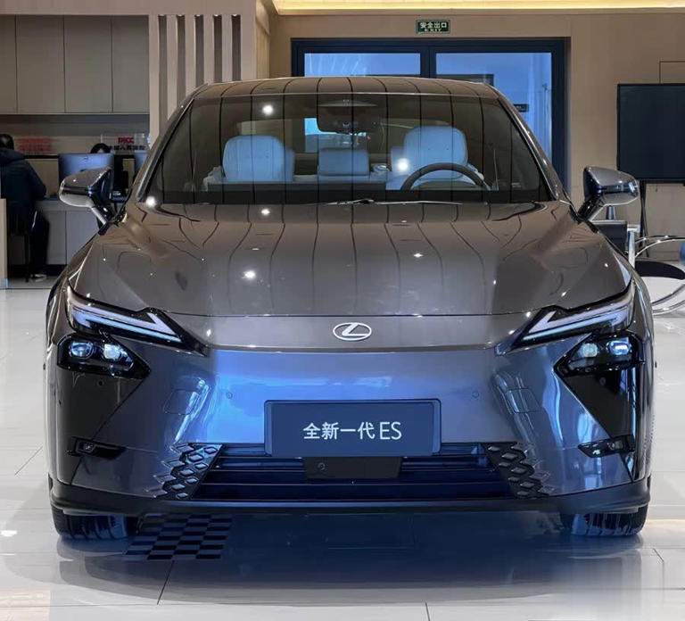 新一代雷克萨斯ES到店：外观“电味”足、尺寸升级还添纯电版