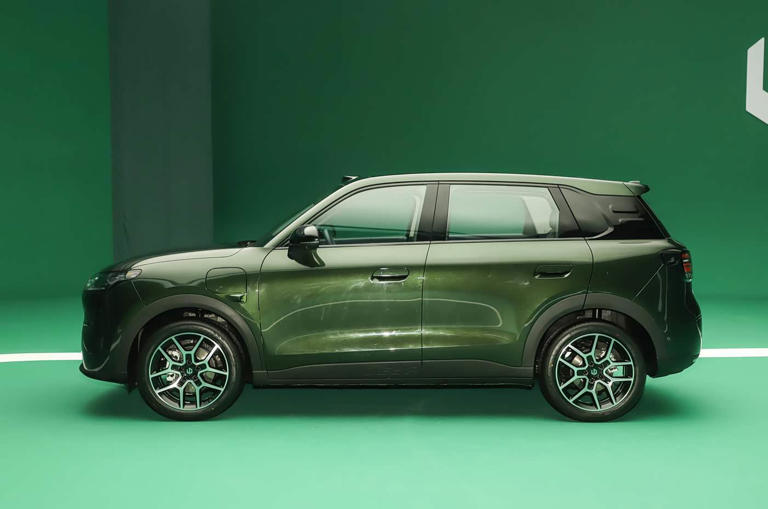 零跑全新纯电小型SUV亮相!或不足10万起,配激光雷达,续航630Km 零跑全新纯电小型SUV亮相!或不足10万起,配激光雷达,续航630Km