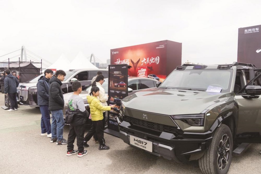 车光联动 “东风造”组团亮相光谷