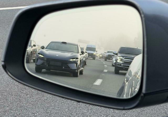 小米YU7Max现身美国：悬挂美国Rivian电动汽车厂商测试牌照？