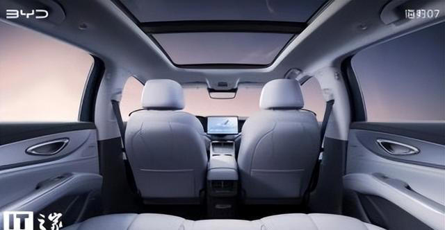 比亚迪海豹07EV正式上市，主打超快充与高性价比