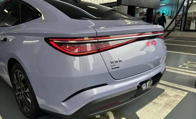 比亚迪海豹07EV正式上市，主打超快充与高性价比