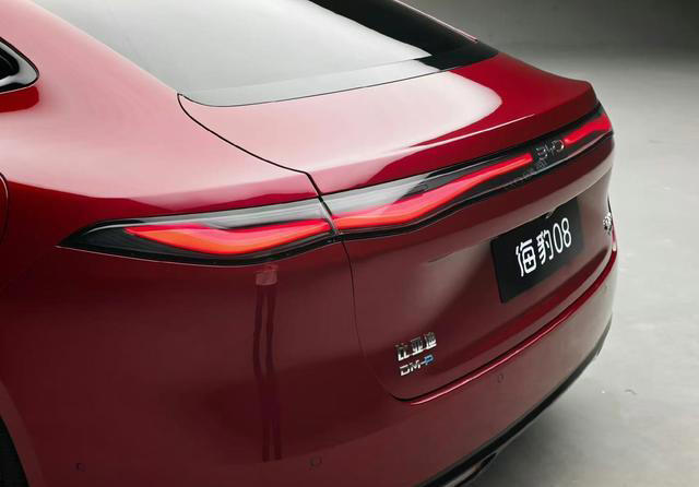 比亚迪海豹08轿跑发布！二代刀片电池+云辇A，售价30万左右