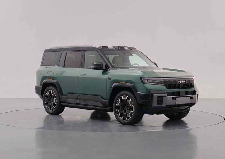 硬派新标杆！新款豹8曝光，配46.7kWh电池+闪充续航1300km