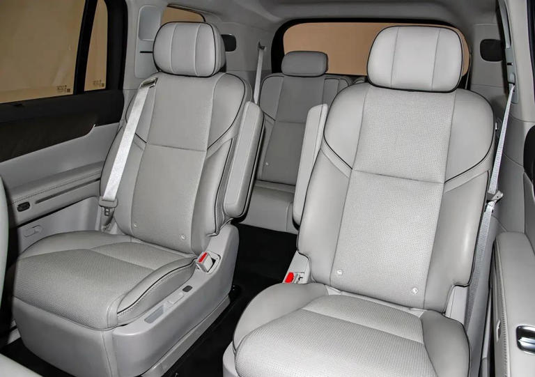 零跑大型SUV亮相车长5252mm搭80度电池空间宽敞