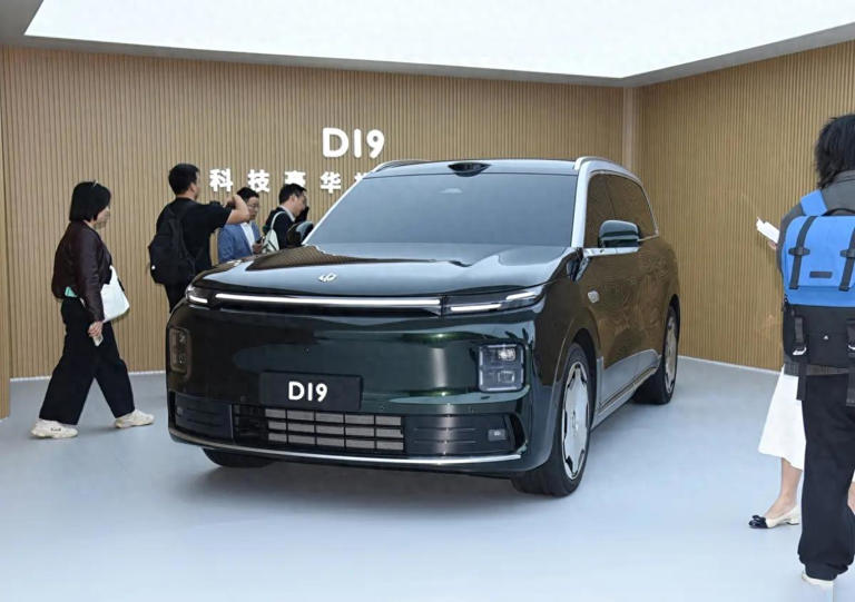 零跑大型SUV亮相车长5252mm搭80度电池空间宽敞