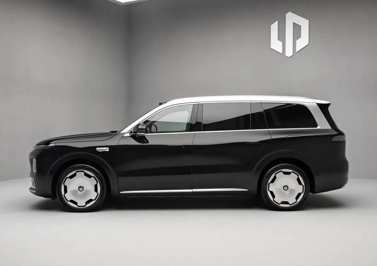 零跑大型SUV亮相车长5252mm搭80度电池空间宽敞