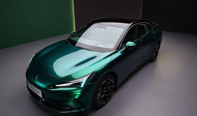 800V架构+智驾,高颜值中级轿跑!正式上市,9.98万会火吗? 800V架构+智驾,高颜值中级轿跑!正式上市,9.98万会火吗?