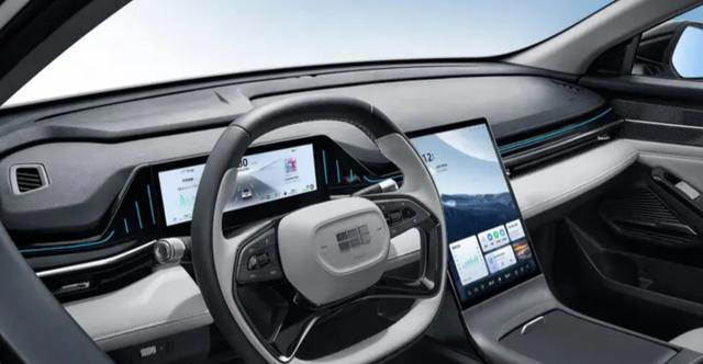 吉利掀桌子了!座椅加热通风按摩,续航1500km,从10万多降到8万 吉利掀桌子了!座椅加热通风按摩,续航1500km,从10万多降到8万