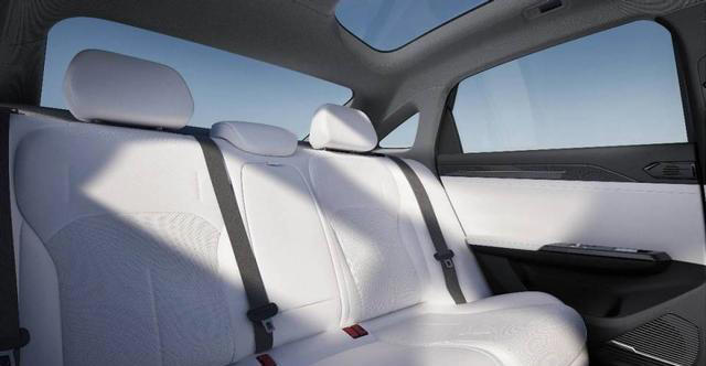 吉利掀桌子了!座椅加热通风按摩,续航1500km,从10万多降到8万 吉利掀桌子了!座椅加热通风按摩,续航1500km,从10万多降到8万