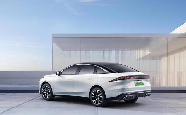 吉利掀桌子了!座椅加热通风按摩,续航1500km,从10万多降到8万 吉利掀桌子了!座椅加热通风按摩,续航1500km,从10万多降到8万