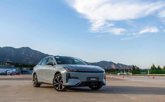 吉利掀桌子了!座椅加热通风按摩,续航1500km,从10万多降到8万 吉利掀桌子了!座椅加热通风按摩,续航1500km,从10万多降到8万