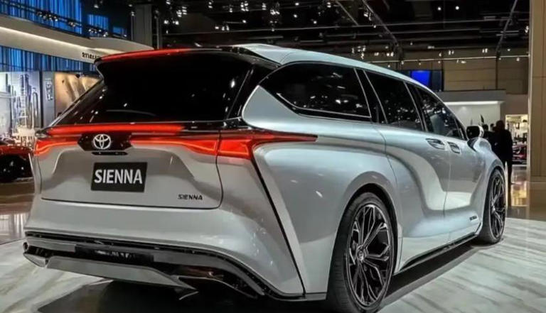 2026款丰田塞纳曝光，换装2.4T混动，新增E-Four四驱与150kW快充