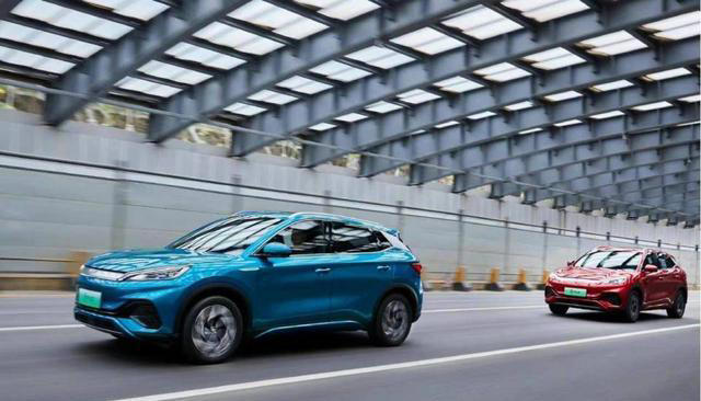 比亚迪掀桌子了!家用纯电SUV销冠，从12.68万一口气降到9.28万