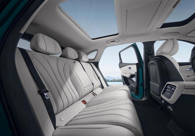 2920mm轴距+3.9L油耗,中型SUV预售13.99万元起 2920mm轴距+3.9L油耗,中型SUV预售13.99万元起