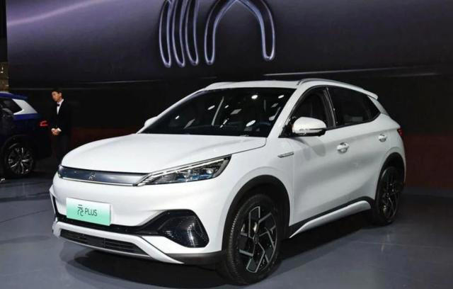 比亚迪掀桌子了!家用纯电SUV销冠，从12.68万一口气降到9.28万