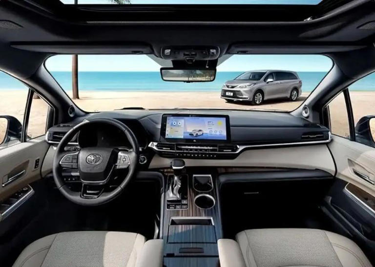 2026款丰田塞纳曝光，换装2.4T混动，新增E-Four四驱与150kW快充