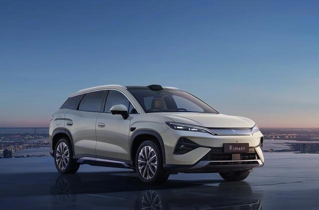 15.19万元起,比亚迪宋Ultra EV正式上市!全系标配闪充+云辇-C 15.19万元起,比亚迪宋UltraEV正式上市!全系标配闪充+云辇-C