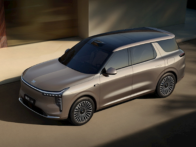 半圈即满圈智己LS8官方预热：用上线控转向操控无比灵活